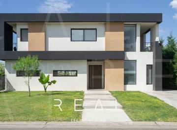 Casa · 222m² · 5 Ambientes · 2 Cocheras · Casa en Venta, 5 Ambientes, en Barrio San Sebastian, Pilar, Area 1