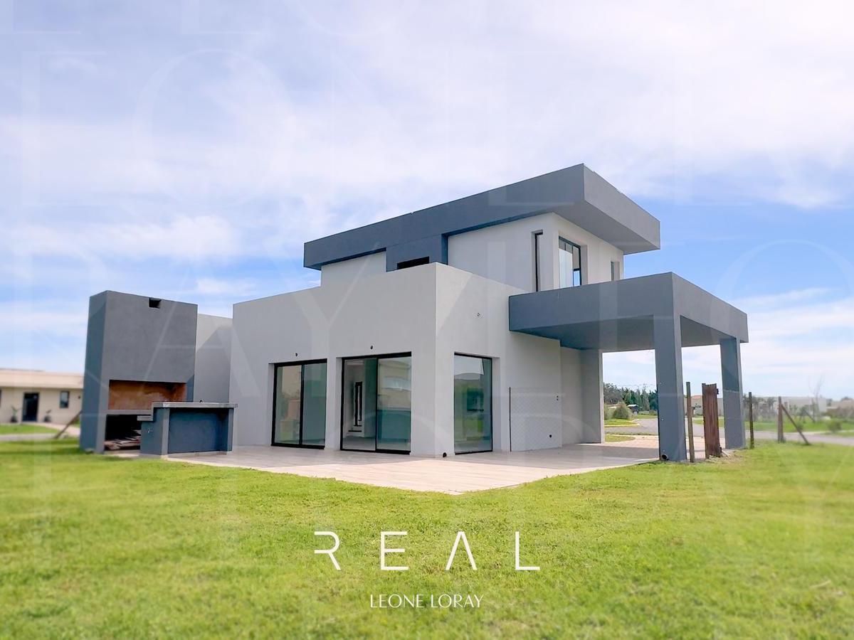 Casa en Venta con Vista a Laguna en Barrio San Sebastián, Pilar