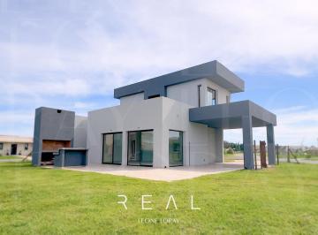 Casa · 250m² · 5 Ambientes · 2 Cocheras · Casa en Venta, 5 Ambientes, en El Barrio San Sebastian, Pilar, Area 11 con Vista a Laguna