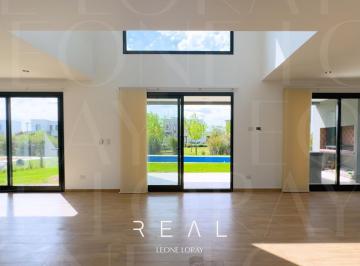 Casa · 234m² · 5 Ambientes · 2 Cocheras · Casa en Venta, 5 Ambientes, en Puertos del Lago Barrio Acacias, Escobar