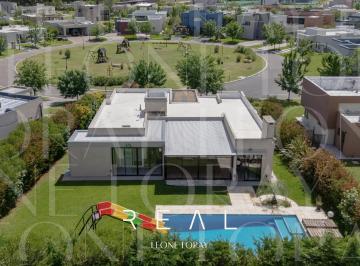 Casa · 200m² · 5 Ambientes · 1 Cochera · Casa en Venta, 5 Ambientes, Barrio Santa Ines, Canning