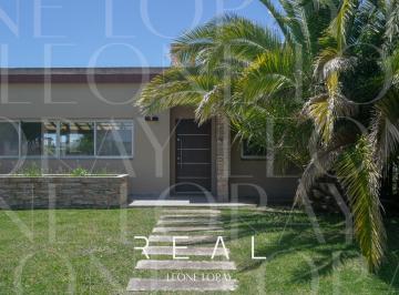 Casa · 160m² · 4 Ambientes · 3 Cocheras · Casa en Venta, 4 Ambientes, Barrio San Sebastian, Pilar