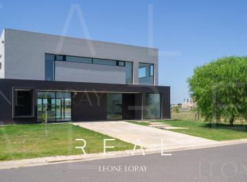 Casa · 170m² · 5 Ambientes · 4 Cocheras · Casa en Venta, 5 Ambientes, en Barrio San Sebastian, Pilar
