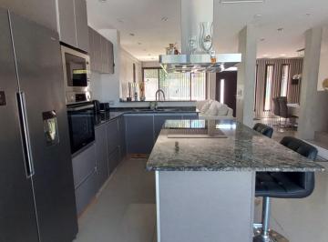 Casa · 125m² · 5 Ambientes · 4 Cocheras · Casa en Venta, 5 Ambientes, Barrio Las Brisas, Pilar