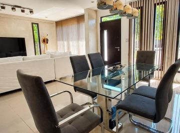 Casa · 125m² · 5 Ambientes · 4 Cocheras · Casa en Venta, 5 Ambientes, Barrio Las Brisas, Pilar