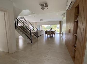 Casa · 295m² · 7 Ambientes · 2 Cocheras · Casa en Venta, 7 Ambientes, Saint Thomas Este Oeste, Canning