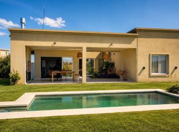Casa · 115m² · 4 Ambientes · 3 Cocheras · Casa en Venta, 4 Ambientes, San Sebastian, Pilar, Posibilidad Financiacion
