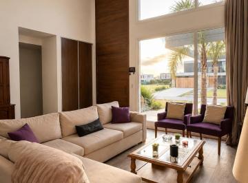 Casa · 187m² · 5 Ambientes · 2 Cocheras · Casa en Venta de 5 Ambientes en Terralagos, Canning de Una Planta
