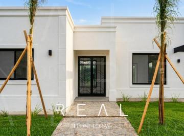 Casa · 184m² · 5 Ambientes · 2 Cocheras · Casa en Venta, 5 Ambientes, en Barrio San Matias, Escobar, con Vistas a La Laguna