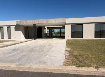 Casa · 259m² · 5 Ambientes · 2 Cocheras · Casa en Venta, 5 Ambientes, Barrrio Privado, El Naudir Escobar, Amarra Propio, Salida Al Rio