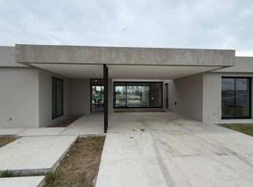 Casa · 259m² · 5 Ambientes · 2 Cocheras · Casa en Venta, 5 Ambientes, Barrrio Privado, El Naudir Escobar, Amarra Propio, Salida Al Rio