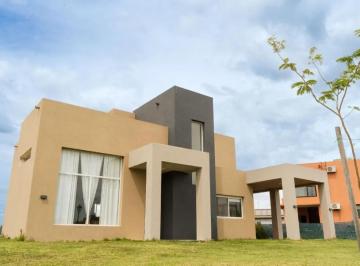 Casa · 180m² · 4 Ambientes · 4 Cocheras · Casa en Venta, 4 Ambientes, San Sebastian, Pilar, Apto Credito