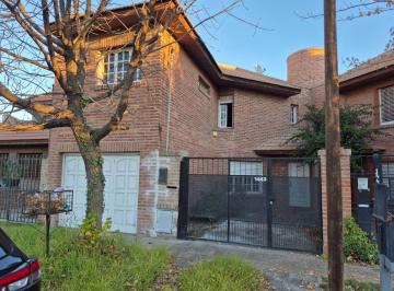 Casa de 5 ambientes, Neuquén · Casa en Alquiler