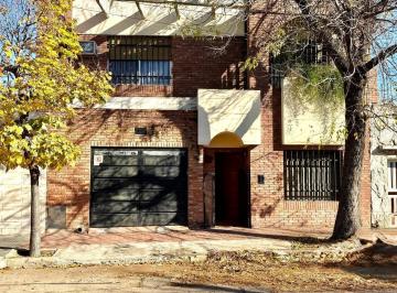 Casa · 226m² · 7 Ambientes · 1 Cochera · Casa en Venta