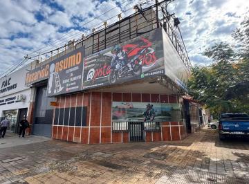 Bodega-Galpón · 376m² · Galpón con Local Comercial y Oficinas en Esquina Estratégica