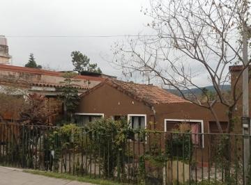 Casa · 220m² · 10 Ambientes · Casa a La Venta en Los Perales