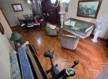PH de 4 ambientes, Villa General Mitre · Gran PH 4 Amb. con Dependencia Primer Piso por Escalera - 2 Baños - Contrafrente - Balcon Corrido