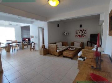 Departamento · 96m² · 3 Ambientes · 1 Cochera · Departamento - Área Centro Este