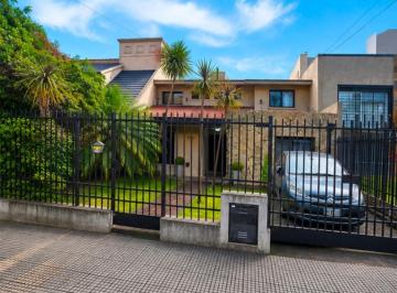 Casa · 250m² · 6 Ambientes · 1 Cochera · Chalet 5 Ambientes en Venta en Ciudad Jardín 2 Plantas con Pileta F: 11125