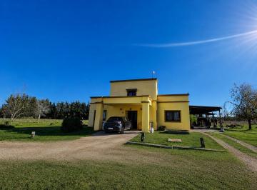 Campo · 210m² · 6 Ambientes · 3 Cocheras · Casa en Venta en Chacras El Alba Cañuelas