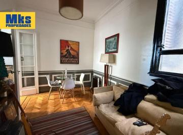 Departamento · 58m² · 3 Ambientes · Venta. 2 Ambientes. Av Caseros y Montes de Oca. Luminoso.