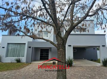 Casa · 1350m² · 6 Ambientes · 5 Cocheras · Venta y Alquiler de Casa con 5 Ambientes en Terravista
