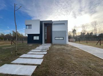 Casa · 187m² · 5 Ambientes · 2 Cocheras · Casa - Puertos del Lago