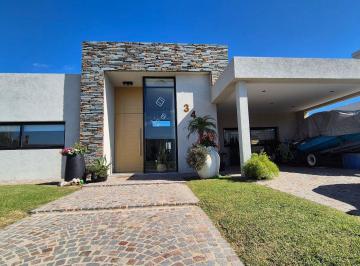 Casa · 190m² · 4 Ambientes · 4 Cocheras · Casa - San Sebastian