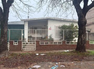 Casa · 118m² · 4 Ambientes · 2 Cocheras · Casa de 3 Dorm. con Cochera Pasante. Parquefield