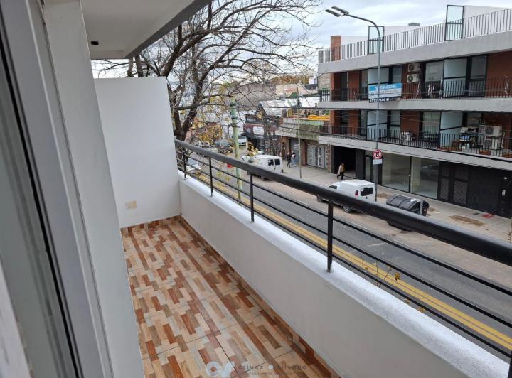Alquiler y Ó Venta - 2 Ambientes con Balcon - Villa Real / Villa Devoto