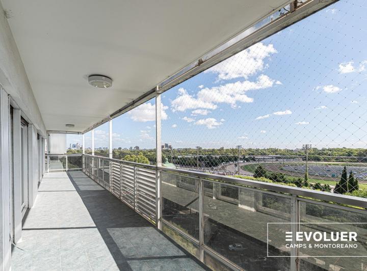 Venta Departamento 5 Ambientes Para Refaccionar. Cochera y Baulera. Palermo.