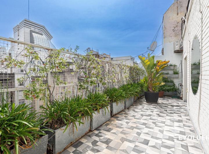 Venta Departamento Dúplex 4 Ambientes con Terraza, Cochera y Baulera. Retiro.