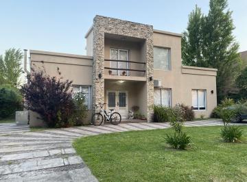 Casa · 620m² · 6 Ambientes · 1 Cochera · Casa en Altos del Sol