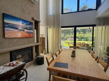 Casa · 319m² · 6 Ambientes · 2 Cocheras · Casa en Venta de 6 Ambientes en Terralagos, Frente a La Laguna