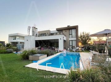 Casa · 319m² · 6 Ambientes · 2 Cocheras · Casa en Venta de 6 Ambientes en Terralagos, Frente a La Laguna