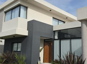 Casa · 181m² · 5 Ambientes · 2 Cocheras · Casa en Venta 5 Ambientes Barrio Santa Ines - Canning en Dos Plantas con Detalles de Calidad