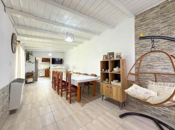 Casa · 115m² · 6 Ambientes · 1 Cochera · Venta/permuta Chalet con Dependencia Zona Cerrito