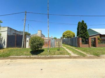 Casa · 65m² · 3 Ambientes · 1 Cochera · En Venta Casa 1 Dorm. C/galpon en Zona Hipodromo