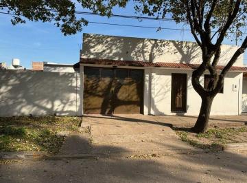 Casa · 154m² · 4 Ambientes · 2 Cocheras · Se Vende Casa en Barrio Parque Industrial