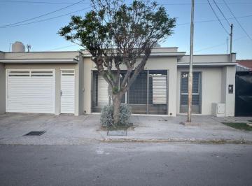 Casa · 229m² · 6 Ambientes · 2 Cocheras · Casa en Venta Vistalba con Quincho y Piscina
