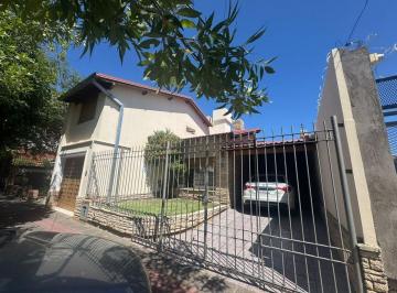 Casa · 335m² · 8 Ambientes · 2 Cocheras · Casa Céntrica a La Venta en San Rafael