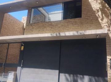 Casa · 150m² · 4 Ambientes · 2 Cocheras · Casa Duplex 4ta Oeste 8 Años Antiguedad