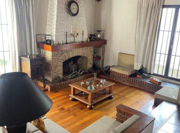 Casa · 300m² · 5 Ambientes · 2 Cocheras · Venta Casa en Maipu Apta Crédito Hipotecario