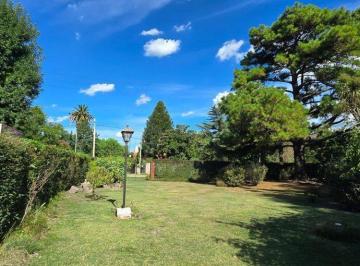 Quinta vacacional · 168m² · 3 Dormitorios · 3 Cocheras · Casa Quinta C/ Pileta Lote 1300 m² La Reja