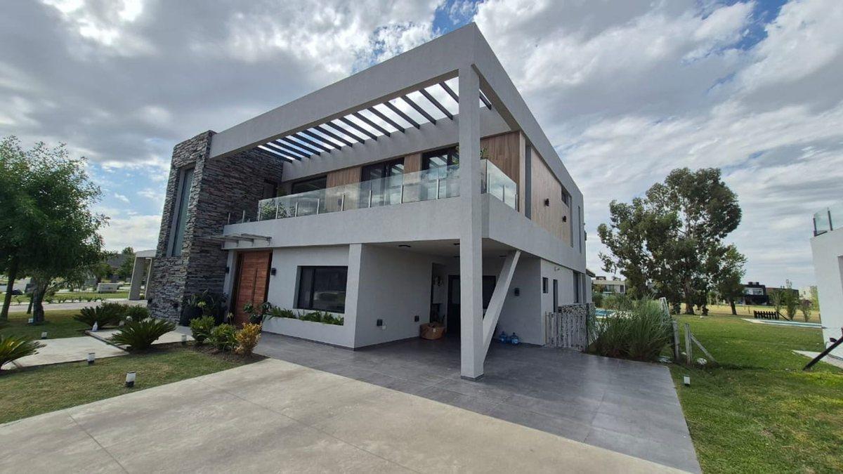 Los Robles 5900