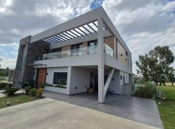 Casa · 322m² · 5 Ambientes · 2 Cocheras · En Venta Casa 4 Amb Canning Los Robles Canning