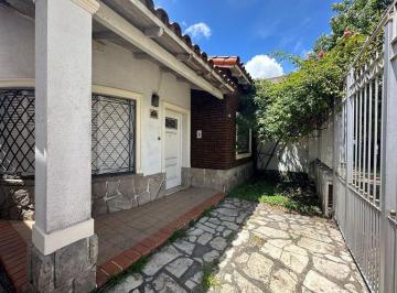 Casa · 177m² · 6 Ambientes · 1 Cochera · Venta Casa 2 Unidades con Parque y 3 Dorm.