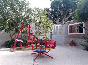 PH · 69m² · 4 Ambientes · 2 Cocheras · PH Moderno con Patio – Apto Crédito en Temperley