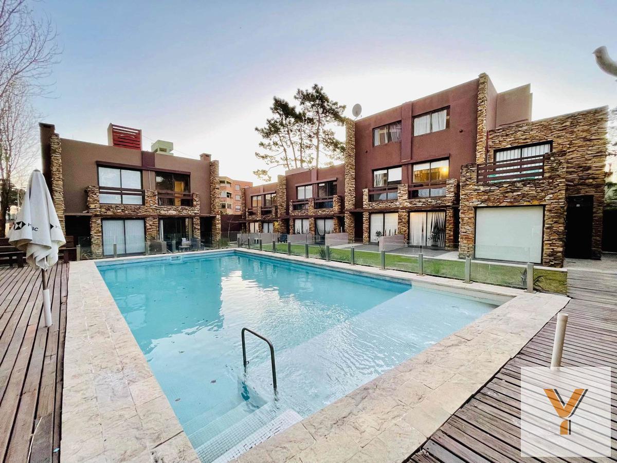 Martin Pescador y Avenida Enrique Shaw