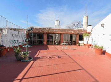PH · 136m² · 4 Ambientes · 1 Cochera · Venta PH Reservada Cochera Parque Patricios